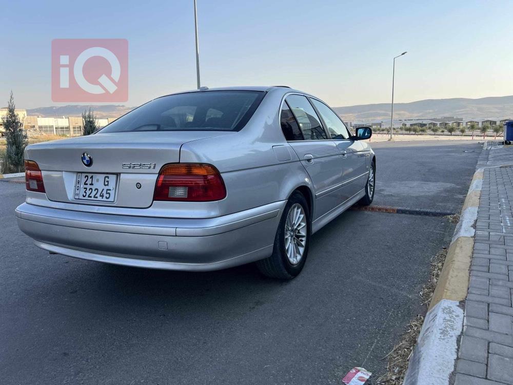 بی ئێم دەبڵیو سیریەس 5